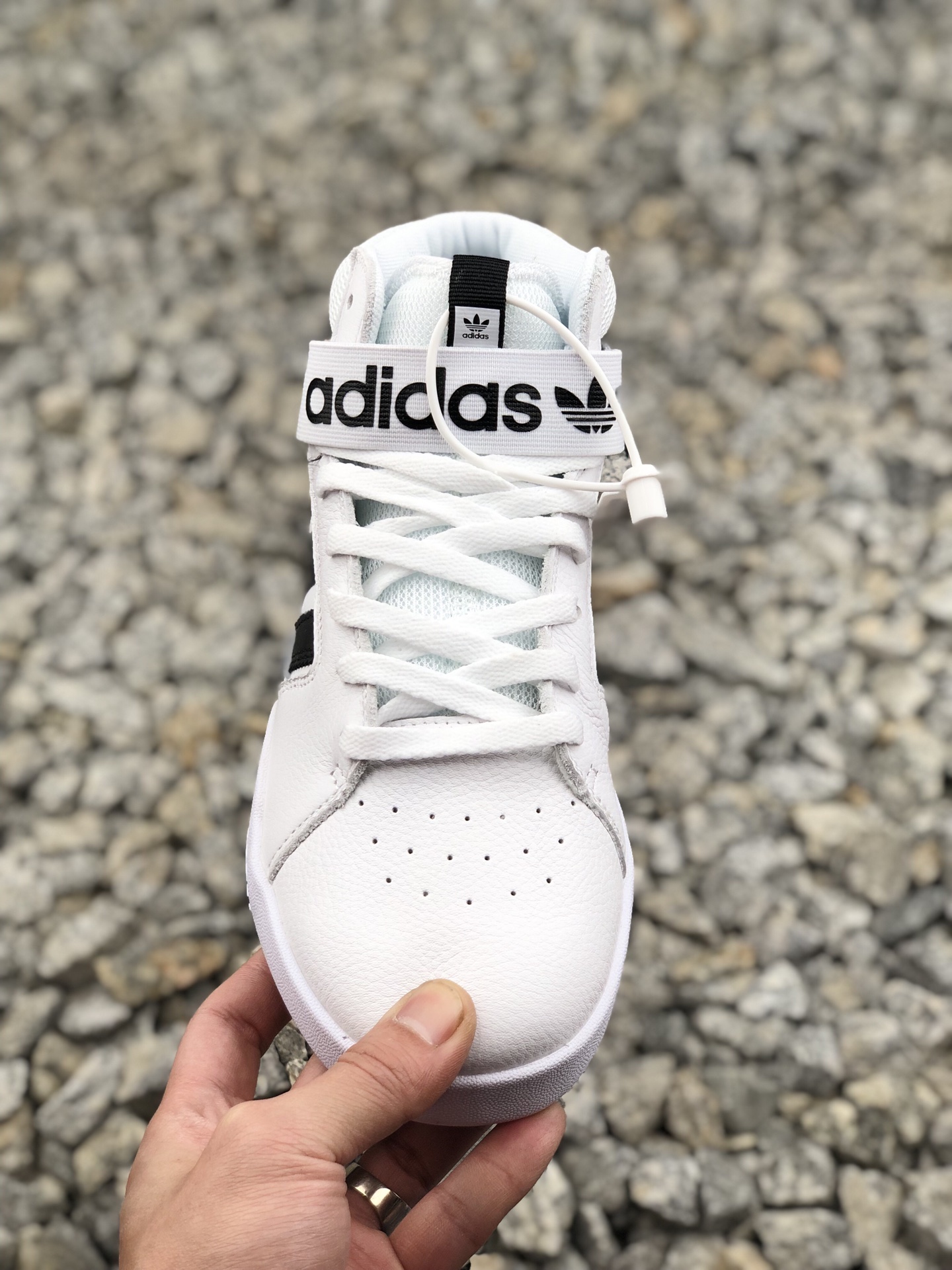 Adidas Originals 男女潮流头层皮休闲鞋  Size：36 36.5 37 38 38.5 39 40 40.5 41 42 42.5 43 44 44.5 45