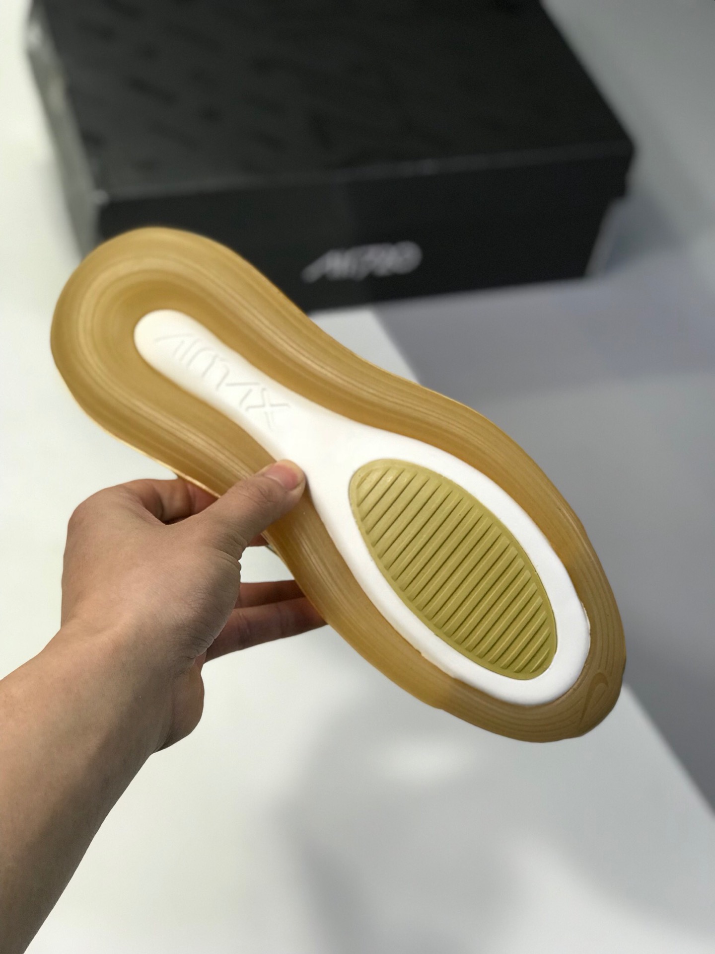 180纯原版 正确包装 耐克 Nike Air Max 720 天眼 气垫部分的全新升级  AO2924-400