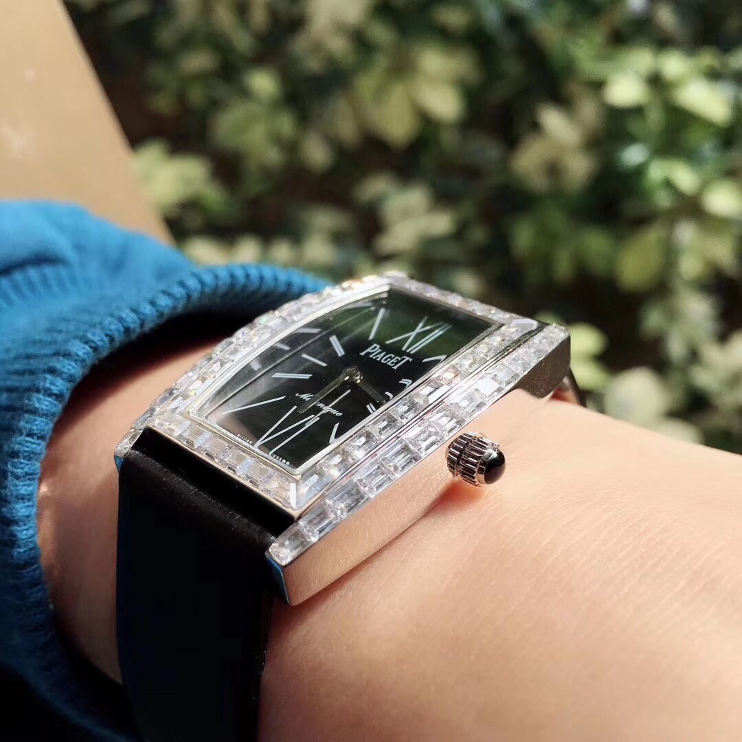 Piaget PlAGET-伯爵 Limelight酒桶形系列 尺寸27 x 38毫米 镶饰方形美钻