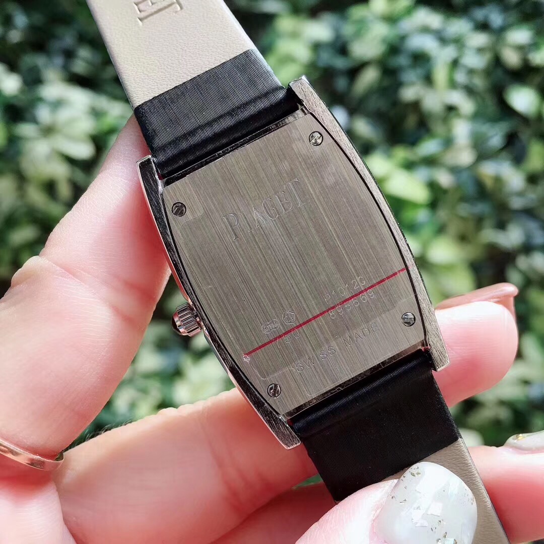 Piaget PlAGET-伯爵 Limelight酒桶形系列 尺寸27 x 38毫米 镶饰方形美钻