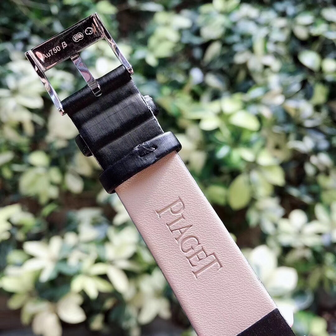 Piaget PlAGET-伯爵 Limelight酒桶形系列 尺寸27 x 38毫米 镶饰方形美钻