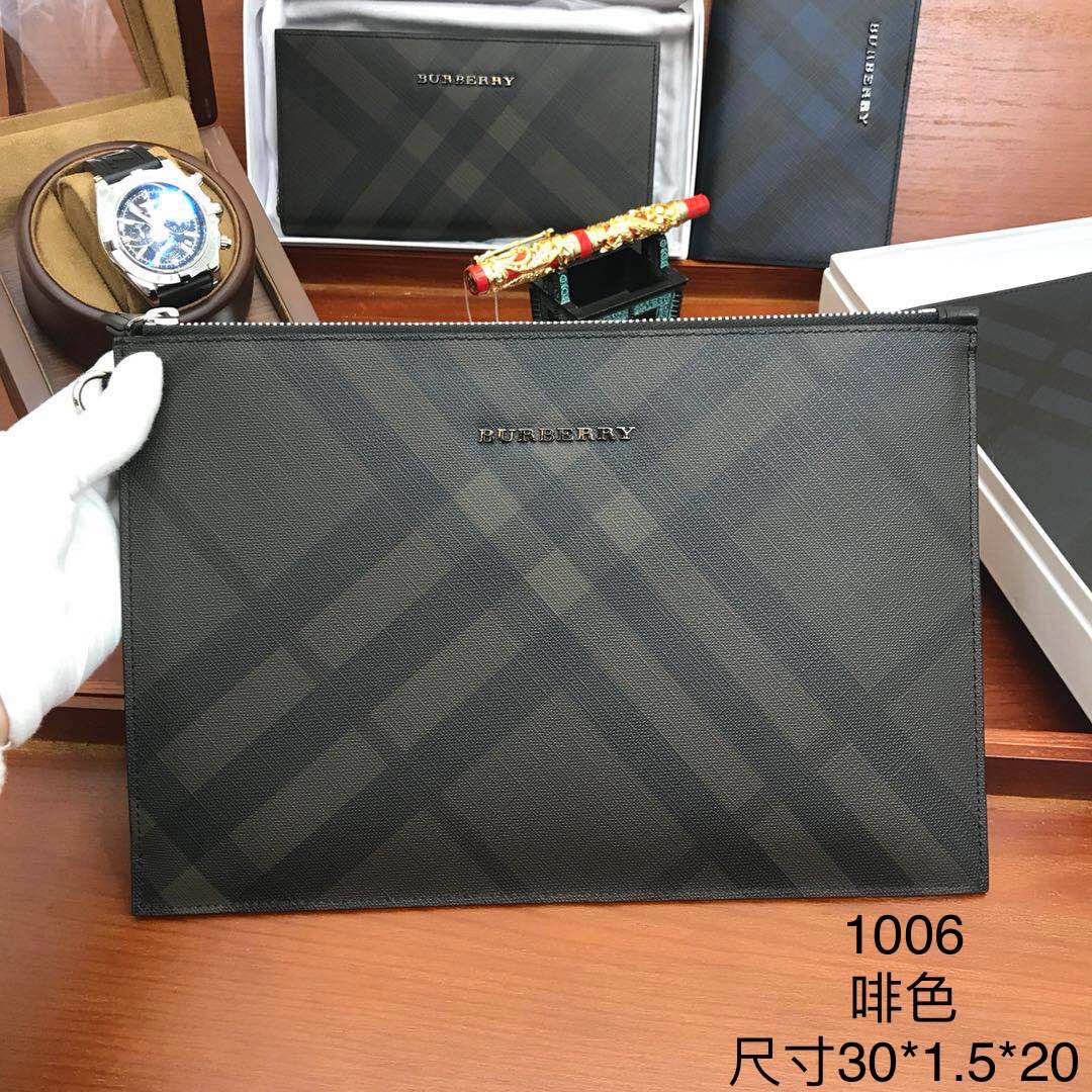 Elegante Bolso de Mano Burberry para Hombre, Diseño Clásico y Sofisticado