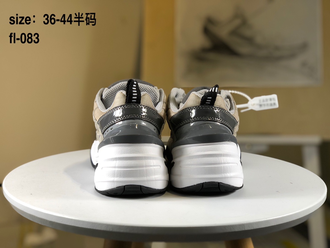Nike/耐吉M2K Tekno香蕉黄亮彩扎染复古休闲老爹鞋 融合了原款的精髓并赋予了它“粗重厚实”的外观一种现代感，轮廓造型格外的复古，同时也有极高的辨识度。官方货号#AO3108-009 PCSIZE:36 36.5 37.5 38 38.5 39 40 40.5 41 42 42.5 43 44 45