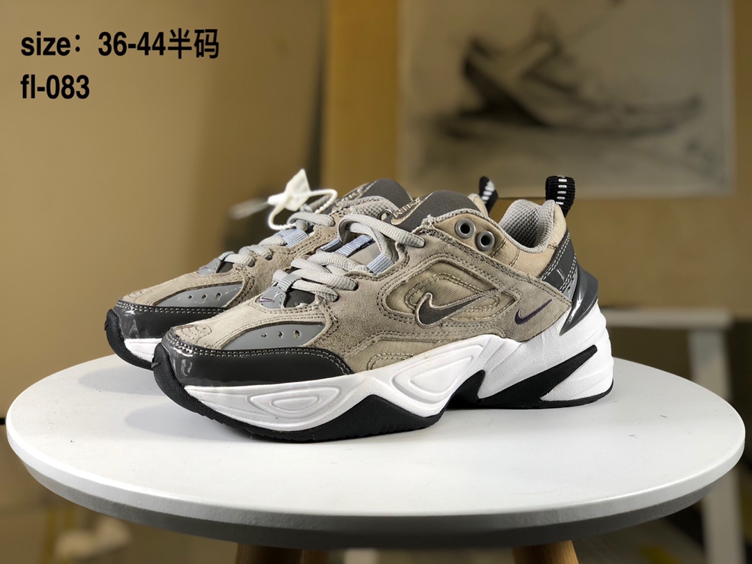 Nike/耐吉M2K Tekno香蕉黄亮彩扎染复古休闲老爹鞋 融合了原款的精髓并赋予了它“粗重厚实”的外观一种现代感，轮廓造型格外的复古，同时也有极高的辨识度。官方货号#AO3108-009 PCSIZE:36 36.5 37.5 38 38.5 39 40 40.5 41 42 42.5 43 44 45