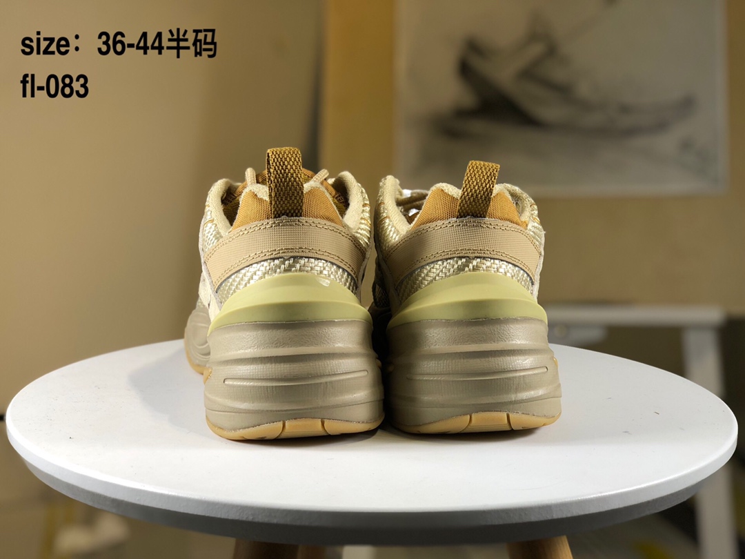 Nike/耐吉M2K Tekno香蕉黄亮彩扎染复古休闲老爹鞋  融合了原款的精髓并赋予了它“粗重厚实”的外观一种现代感，轮廓造型格外的复古，同时也有极高的辨识度。官方货号#AO3108-009 PCSIZE:36 36.5 37.5 38 38.5 39 40 40.5 41 42 42.5 43 44 45