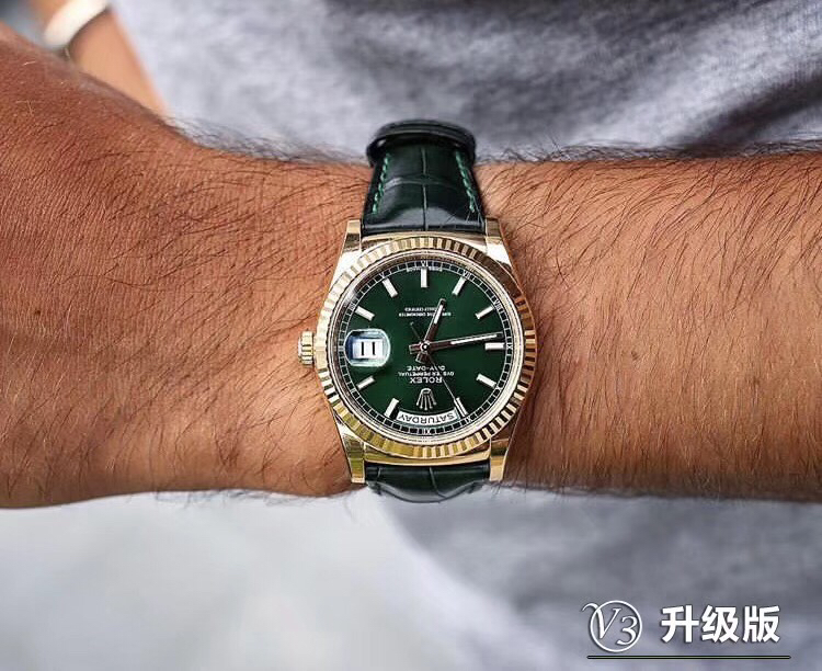 NO:714945,[Collection of real shots from around the world] v3 upgraded version restores real effects!  Bad goods are coming, the quality is extraordinary and the price is just right!  [v3 upgraded version] Rolex’s most classic series, there is no other one except DD!  Rolex Day-Date series 118135/118138/118139 [all eight colors]!  In order to control the official consistency of size and thickness, it is specially equipped with 2836-2 fully automatic mechanical modified printing movement and presented with a new 904L steel case!  [Upgrade 1] The head piece. The position is consistent with the official one, and it has a smooth finish with the strap!  [Upgrade 2] Watch strap. The original color on the front is matched with the genuine product, and the code 346763 on the back is the same as the official one, including the font, color, and even the lines of the strap are synchronized with the official one!  [Upgrade 3] Glass. The anti-counterfeiting logo on the sapphire glass is Rolex’s new dotted mark and is printed in the middle of the glass through technology. [Upgrade 4] Back cover. The four-angle lug printing is consistent with the original. Note that the white case, gold case, and rose gold case have different printing!  The smooth and smooth parts of the back cover have been restored with great care!  [Upgrade 5] Side view: The side curvature and overall thickness of the case are proportional to the official one. The crown is officially synchronized with the second degree waterproof mark, and the QR code on the side is still consistent with the official one! The representative of 'Golden Labor' is Rolex Day-Date, referred to as DD, and the official full name is Osyter Perpetual  Day-Date (Oyster Perpetual Weekend Date), the earliest DD should be the President series. Because the President of the United States once loved to wear Rolex's all-gold DD, this watch later became famous in one fell swoop. It is also what we call the 'Presidential Watch'. The characteristics of this watch have been clearly stated in four simple words, waterproof, automatic, calendar, and day of the week. A small amount is available, so get it as soon as possible!  ,,rolex19860909【汇集全球实拍】 v3升级版 还原真实效果！ 恶货来袭,品质非一般,价格却刚刚好！【v3升级版】劳力士最经典的系列,除了DD没有之一！劳力士Day-Date系列118135/118138/118139【八色全齐】！为控制尺寸与厚度呈官方一致,特采用搭载2836-2全自动机械改印字机芯,全新904L钢壳呈现！[升级1]头粒.与官方一致位置突出且配合表带圆滑收尾！[升级2]表带.正面原色以正品调配,反面编码346763印字官方一致,连同字体到颜色,甚至到表带线条同步官方！[升级3]玻璃.蓝宝石玻璃上防伪标志logo为劳力士新型虚点标识且通过技术内印于玻璃中间.[升级4]后盖.四个角度表耳印字与原装一致,注重到白壳与金壳,玫瑰金壳印字均不同！连同后盖拉沙与光滑部分均注重还原！[升级5]侧身:表壳侧身弧度与总体厚度均与官方成比例,把头官方同步二度防水标志,侧面仍然与官方一致贴有二维码!“金劳”的代表也就是劳力士Day-Date,简称DD,官方全名叫做Osyter Perpetual Day-Date（蚝式恒动星期日志型）,最早的DD应该是President系列,因为美国总统曾经酷爱佩戴Rolex的全金DD,所以后来此表一举成名,也是我们所说的“总统表”.简单的四个单词,已经把这枚腕表的特点给说得清清楚楚,防水、自动、日历、星期.少量到货,入手从速！,,rolex,Watch