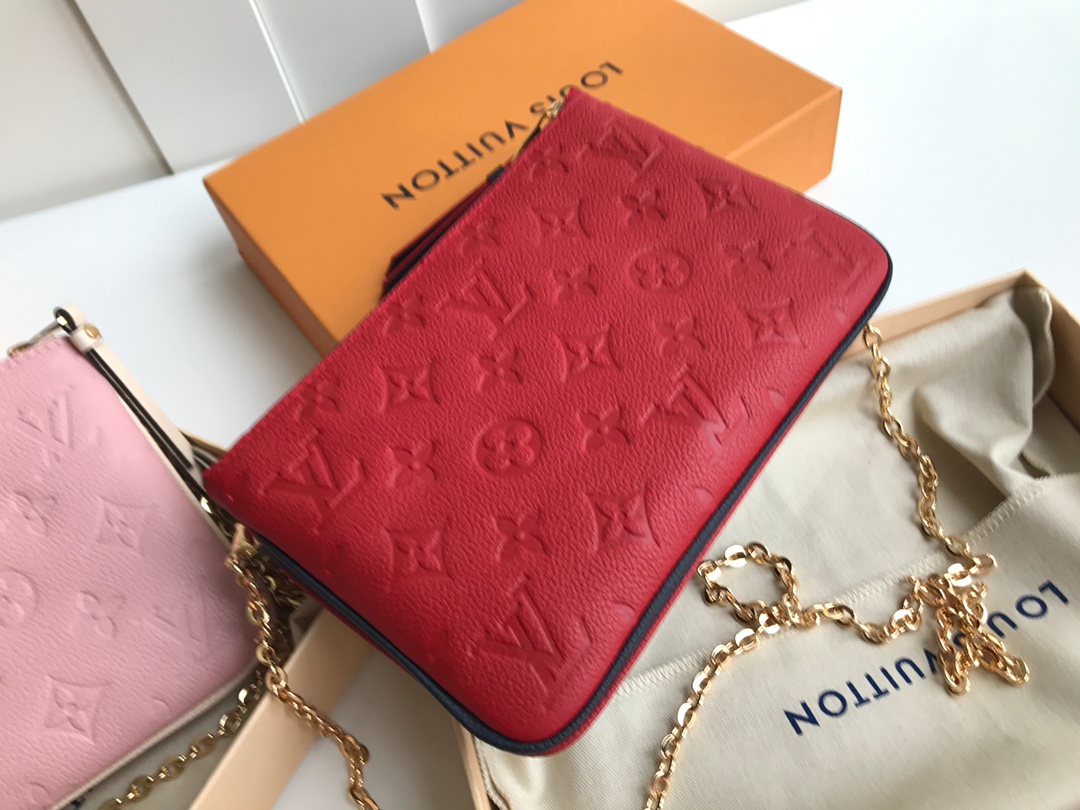 NO:395551,【Exclusive real photo M63916】Pochette Double Zip handbag is cleverly designed, two zipper bags can store valuables such as mobile phones, and the central space directly stores your own items, making it a convenient choice for busy life. Two-color Monogram Empreinte embossed leather feels soft to the touch, shoulder or hand hold, 20.0 x 12.5 x 3.0.,LV【Original Leather】,louis vuitton19860909【独家实拍M63916】Pochette Double Zip 手袋设计灵巧,两个拉链袋可存放手机等贵重物品,中部空间直接收纳随身之物,是忙碌生活的便捷之选.双色 Monogram Empreinte 压纹皮革触感柔软,肩背或手拿, 20.0 x 12.5 x 3.0 .,LV【原厂皮】,louis vuitton,Bag