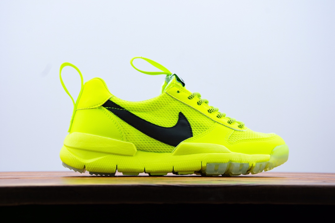 ! 新品!放店120<br />简介：独特的反勾设计，美国著名说唱歌手·斯科特联名 艺术家Tom Sachs联名 x NikeCraft Mars Yar 宇航员神游太空2.0超限量跑鞋<br />尺码：36 36.5 37.5 38 38.5 39 40 40.5 41 42 42.5 43 44 45