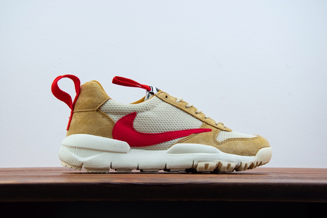 ! 新品!放店120<br />简介：独特的反勾设计，美国著名说唱歌手·斯科特联名 艺术家Tom Sachs联名 x NikeCraft Mars Yar 宇航员神游太空2.0超限量跑鞋<br />尺码：36 36.5 37.5 38 38.5 39 40 40.5 41 42 42.5 43 44 45