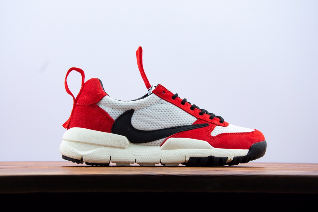 ! 新品!放店120<br />简介：独特的反勾设计，美国著名说唱歌手·斯科特联名 艺术家Tom Sachs联名 x NikeCraft Mars Yar 宇航员神游太空2.0超限量跑鞋<br />尺码：36 36.5 37.5 38 38.5 39 40 40.5 41 42 42.5 43 44 45