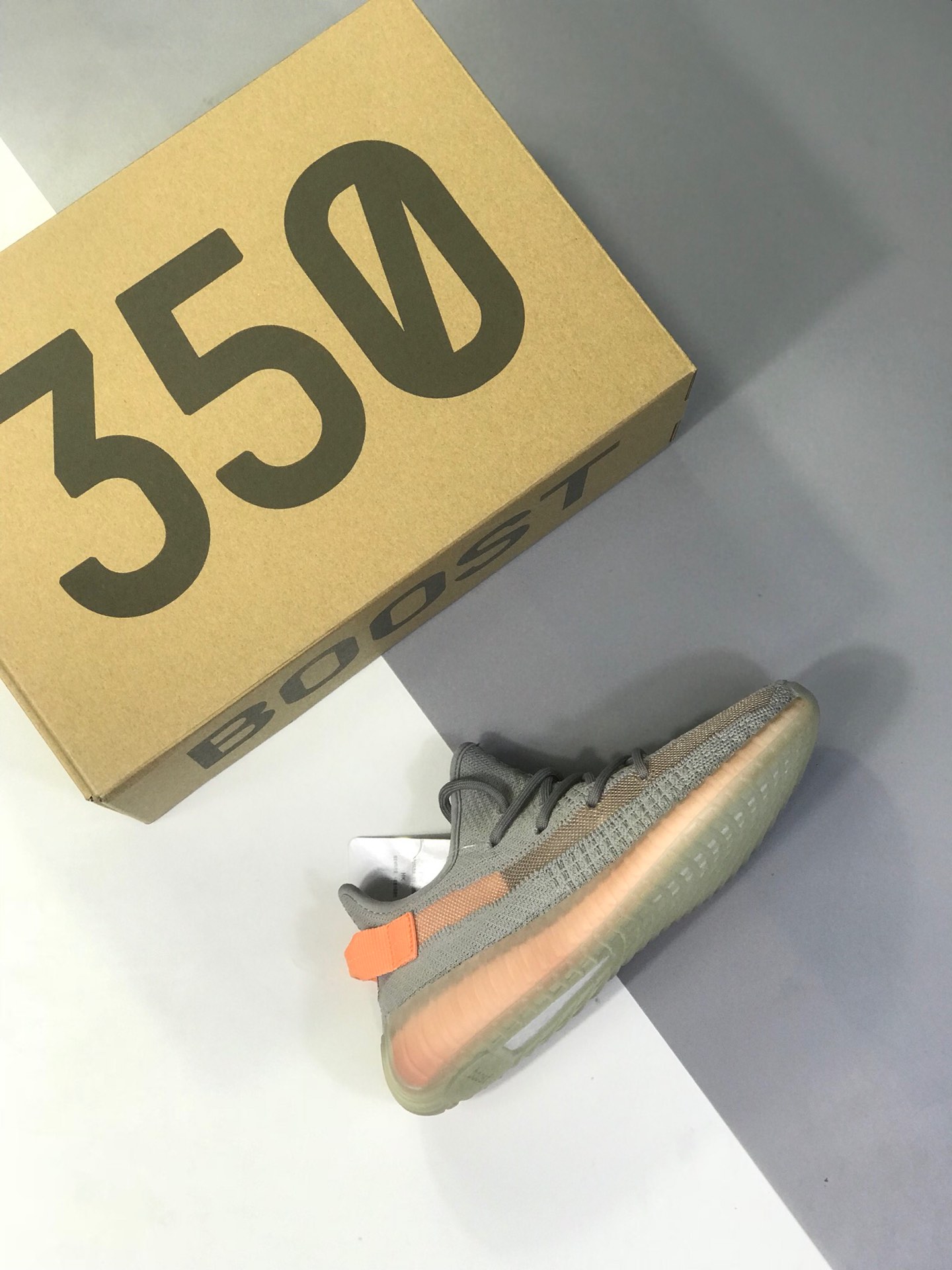 170。原价：200性价比巴斯夫 Adidas 阿迪达斯 Yeezy Boost 350V2 椰子 EG7492 欧洲限定配色