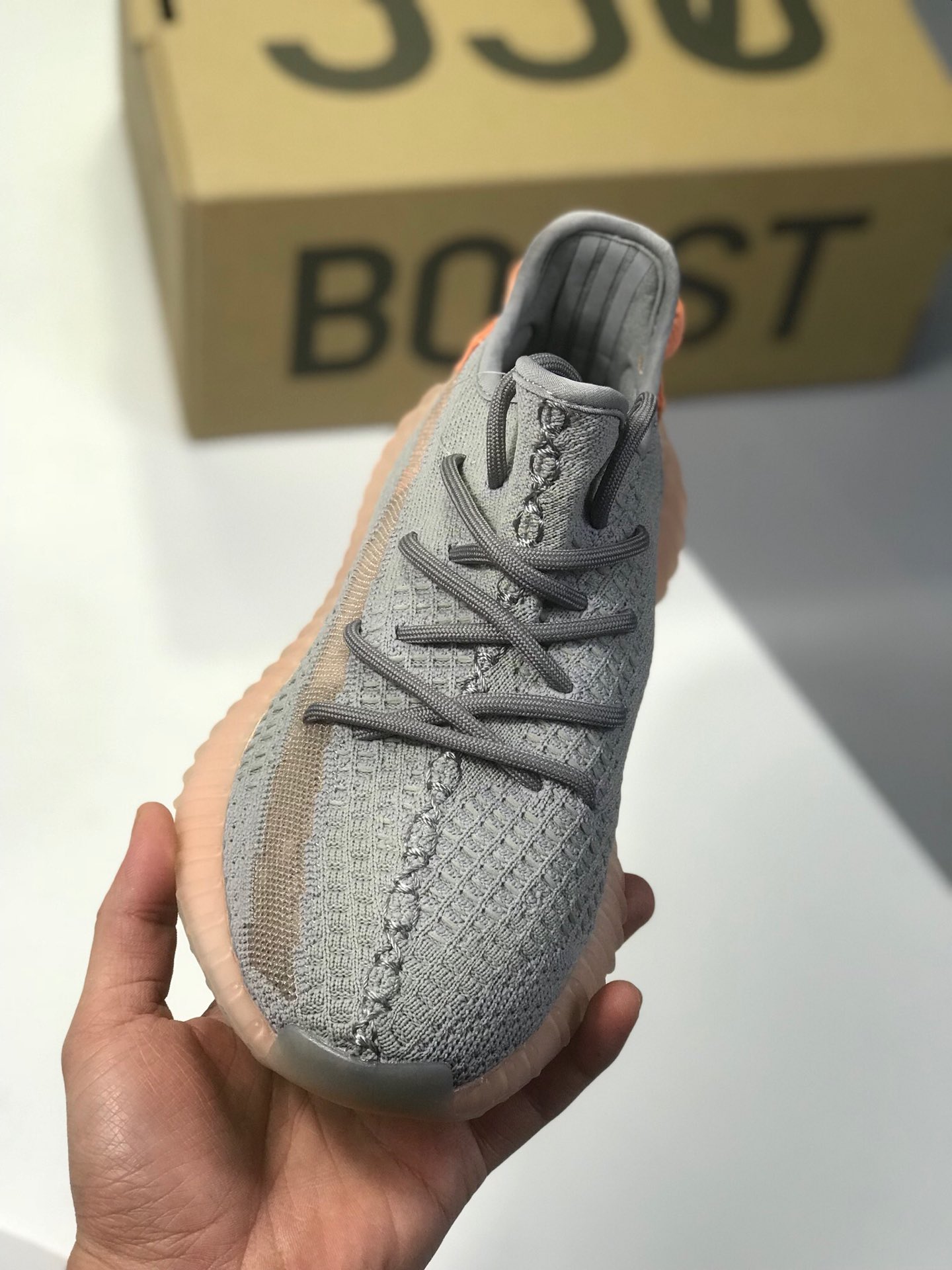 170。原价：200性价比巴斯夫 Adidas 阿迪达斯 Yeezy Boost 350V2 椰子 EG7492 欧洲限定配色