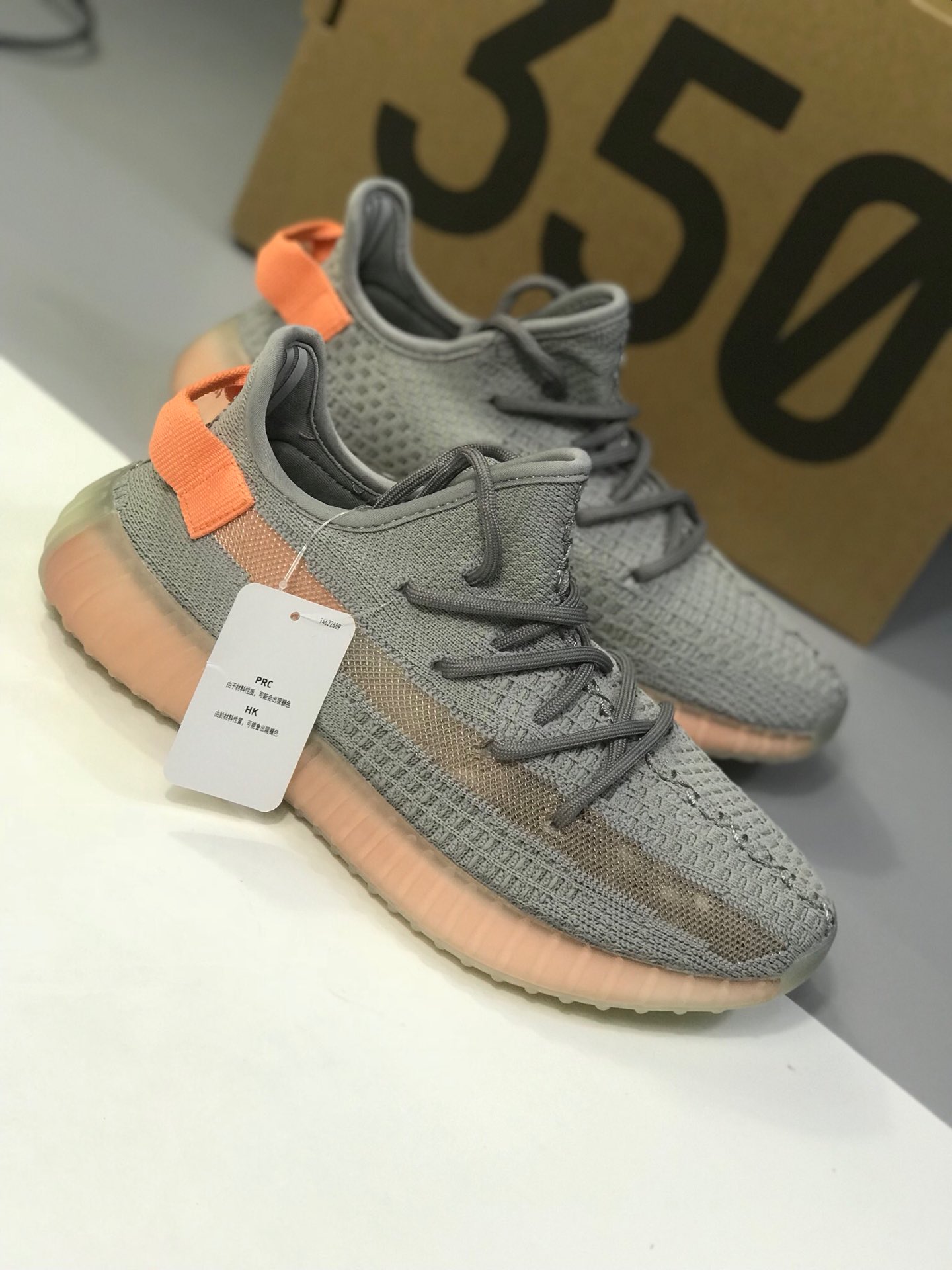 170。原价：200性价比巴斯夫 Adidas 阿迪达斯 Yeezy Boost 350V2 椰子 EG7492 欧洲限定配色