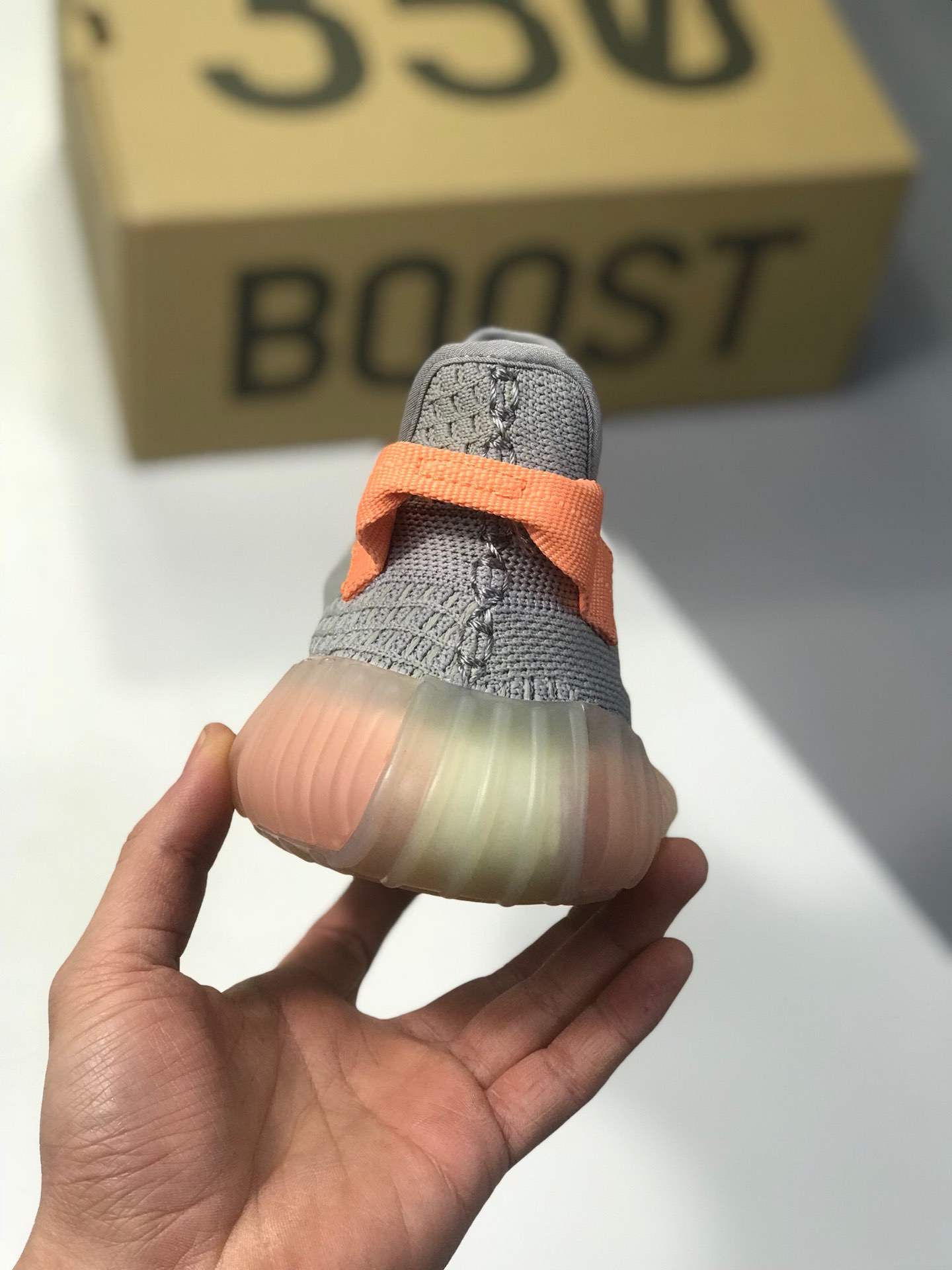 170。原价：200性价比巴斯夫 Adidas 阿迪达斯 Yeezy Boost 350V2 椰子 EG7492 欧洲限定配色