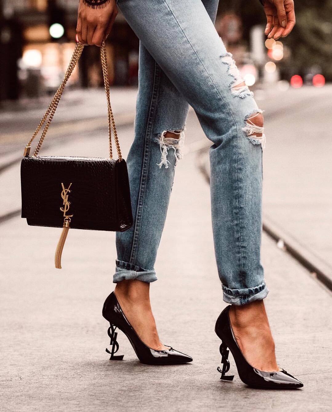 YSL 𝑲𝒂𝒕𝒆 𝟮𝟰𝒄𝒎 鳄鱼纹流苏包 354119黑色/金扣