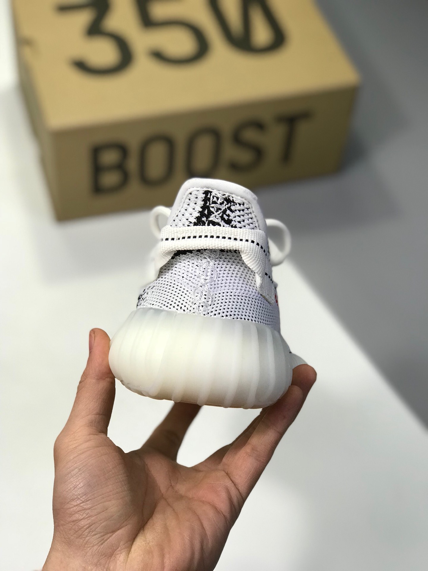 260最佳性价比OG纯原 小几率过验 大几率无法鉴定Adidas YEEZY 350 V2 白斑马官方发售配色 CP9654