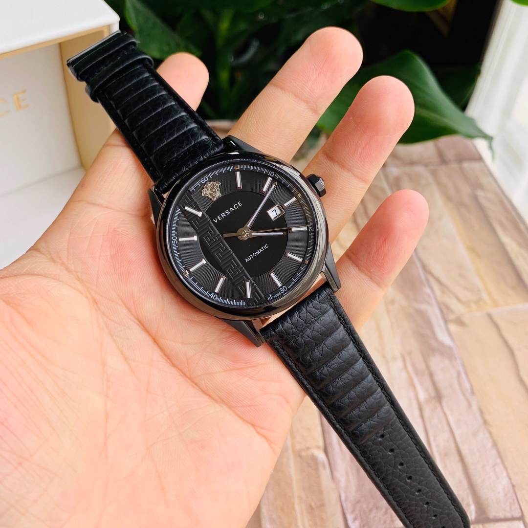 NO:157948,Batch: Original box: 50 channel goods!  Versace mechanical watch men's model, Versace's counter is launched simultaneously, with a watch 44mm, 12mm thick, original Swiss mechanical movement, transparent back, and can be inspected!  The counter is priced at 102W , and I will pay a discount here!  A must-have poison for a handsome man, a brand new and complete set of exclusive products!  Versace has one of the few mechanical watches, the speed required..., versace, versace19860909批: 原盒:50渠道货！范思哲机械表男款,Versace范思哲专柜同步上市,表经44mm,厚12mm,原装瑞士机械机芯,背透,可验货！专柜售价102W ,我这里一折好价出！型男硬汉必备毒物,全新全套独家一手出！范思哲为数不多机械表,要的速度……,,versace,versace,Watch