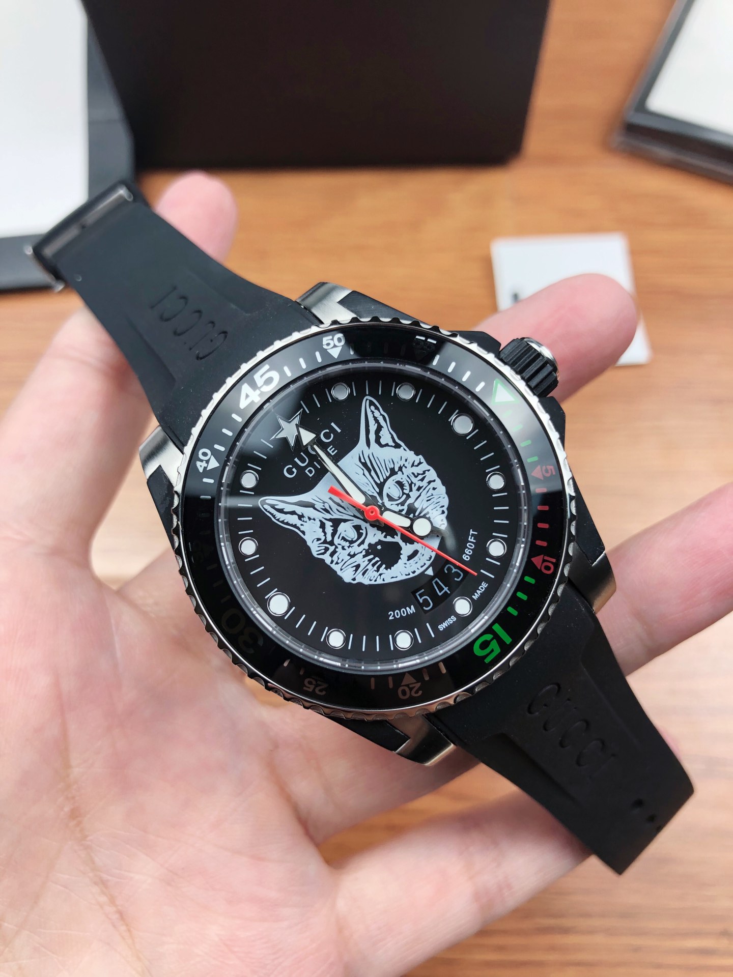 Gucchi 1680 Diving Watch: Stainless Steel, Tiger Head Pattern, Fluorescent Timescale