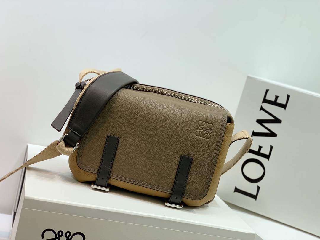 LOEWE罗意威 Military Messenger最新版信使包 0339绿色