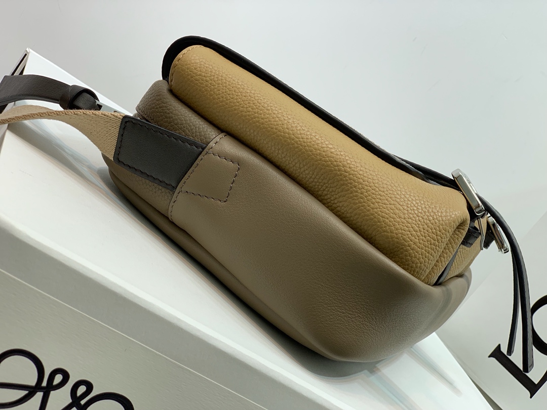 LOEWE罗意威 Military Messenger最新版信使包 0339绿色