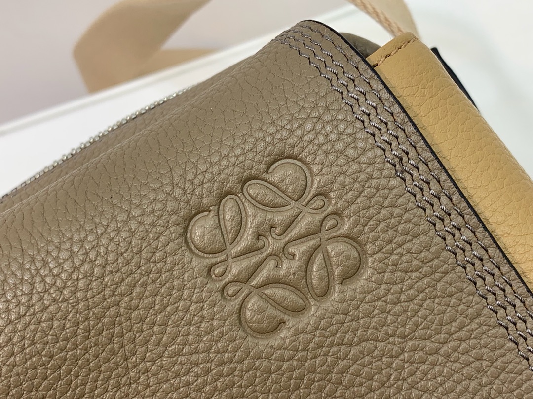 LOEWE罗意威 Military Messenger最新版信使包 0339绿色