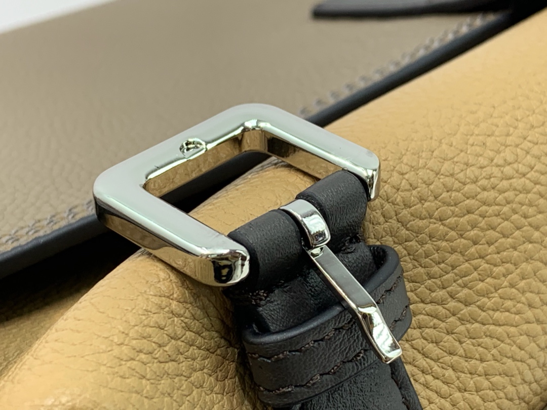 LOEWE罗意威 Military Messenger最新版信使包 0339绿色
