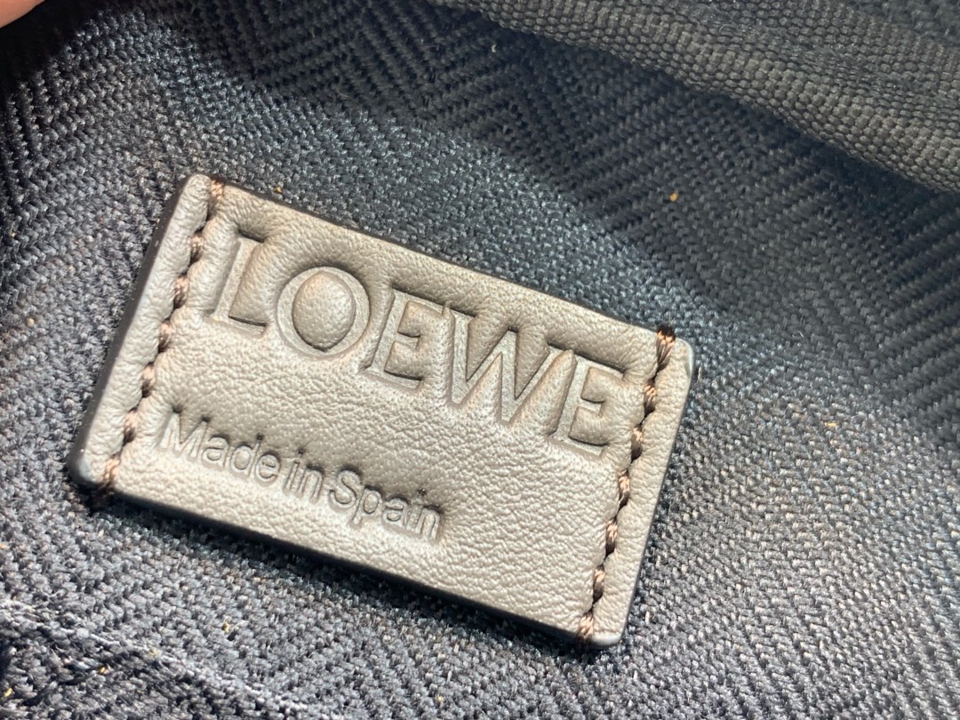 LOEWE罗意威 Military Messenger最新版信使包 0339绿色