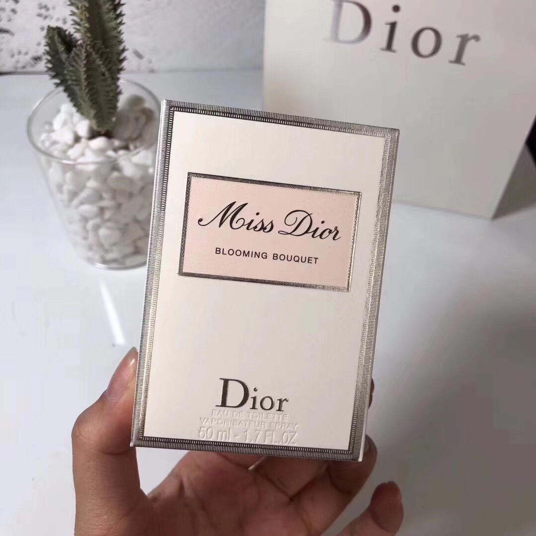 1553667297 3810617772 6