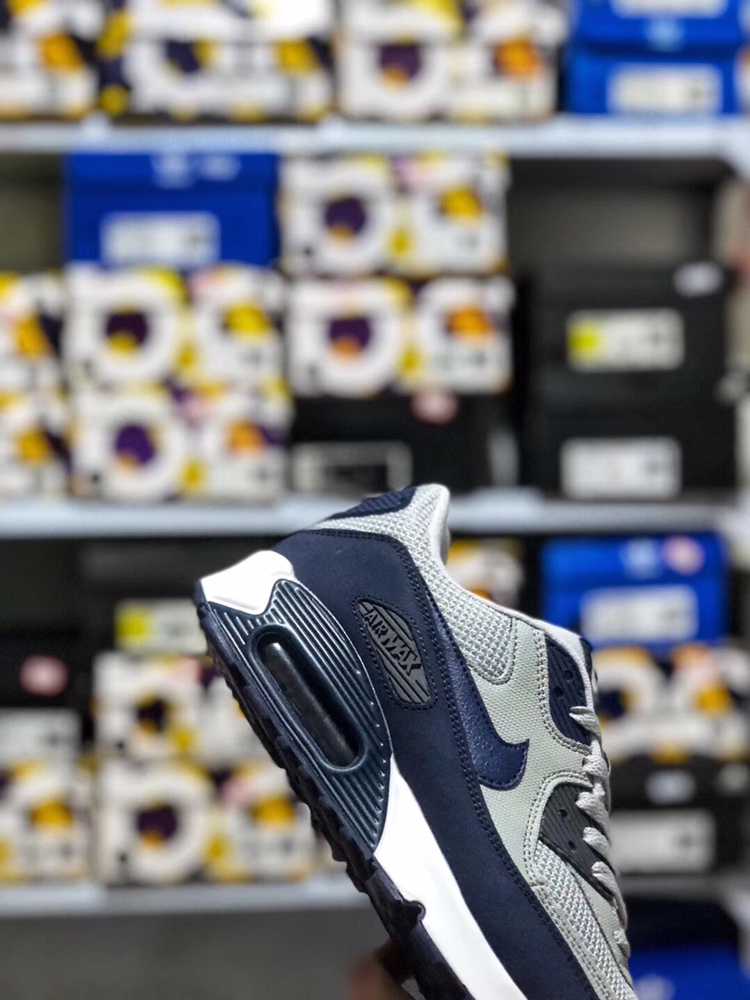 150 支持放店 本地取 <br />公司级真标半码真气垫头层材料 Nike Air Max90 Essential 原盒原标 平台代购指定版本 男鞋透气网面 气垫跑鞋。<br />40 40.5 41 42 42.5 43 44 44.5 45