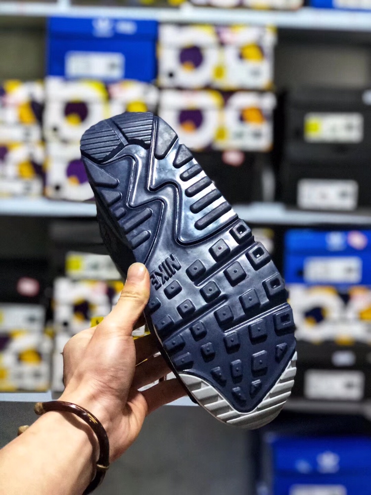 150 支持放店 本地取 <br />公司级真标半码真气垫头层材料 Nike Air Max90 Essential 原盒原标 平台代购指定版本 男鞋透气网面 气垫跑鞋。<br />40 40.5 41 42 42.5 43 44 44.5 45