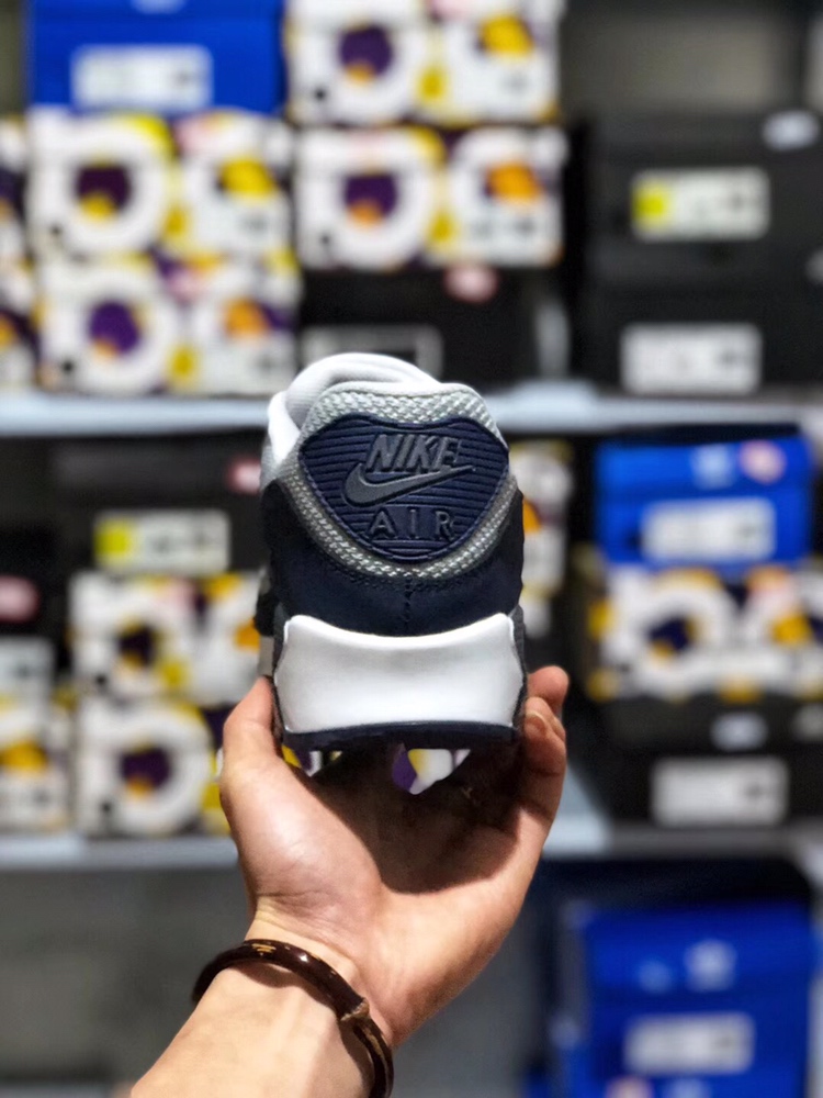 150 支持放店 本地取 <br />公司级真标半码真气垫头层材料 Nike Air Max90 Essential 原盒原标 平台代购指定版本 男鞋透气网面 气垫跑鞋。<br />40 40.5 41 42 42.5 43 44 44.5 45