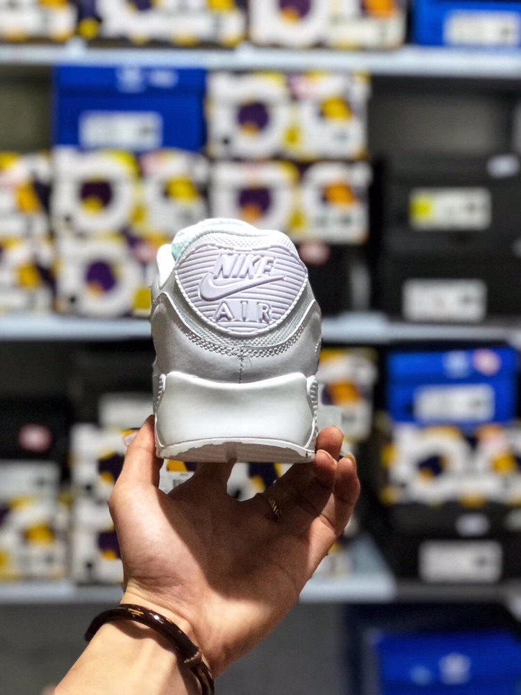 150  支持放店 本地取 <br />公司级真标半码真气垫头层材料 Nike Air Max90 Essential 原盒原标 平台代购指定版本 男鞋透气网面 气垫跑鞋。<br />40 40.5 41 42 42.5 43 44 44.5 45