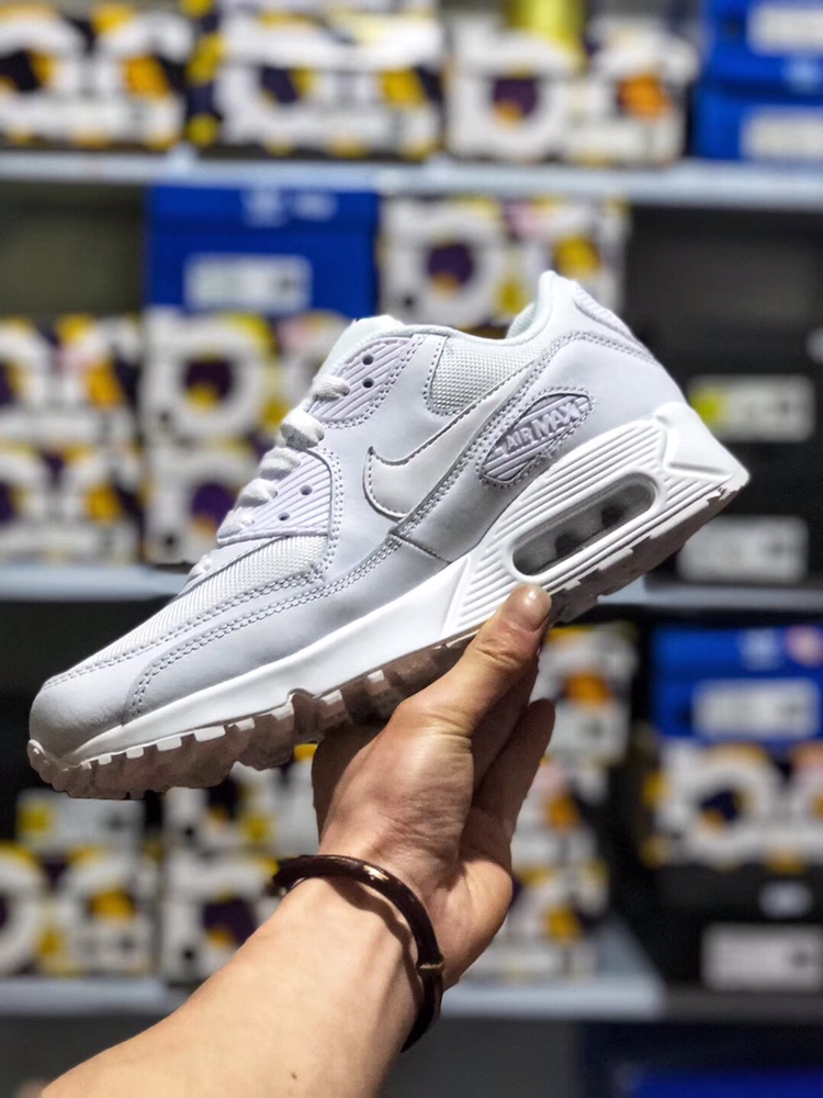 150  支持放店 本地取 <br />公司级真标半码真气垫头层材料 Nike Air Max90 Essential 原盒原标 平台代购指定版本 男鞋透气网面 气垫跑鞋。<br />40 40.5 41 42 42.5 43 44 44.5 45