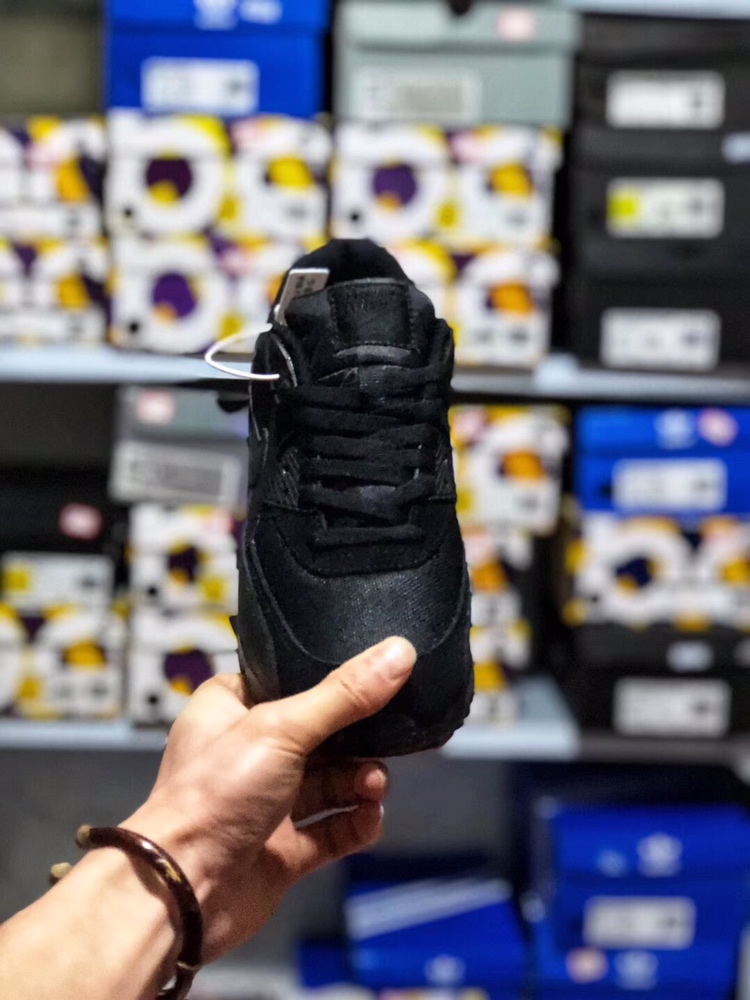 150 支持放店 本地取 <br />公司级真标半码真气垫头层材料 Nike Air Max90 Essential 原盒原标 平台代购指定版本 男鞋透气网面 气垫跑鞋。<br />40 40.5 41 42 42.5 43 44 44.5 45