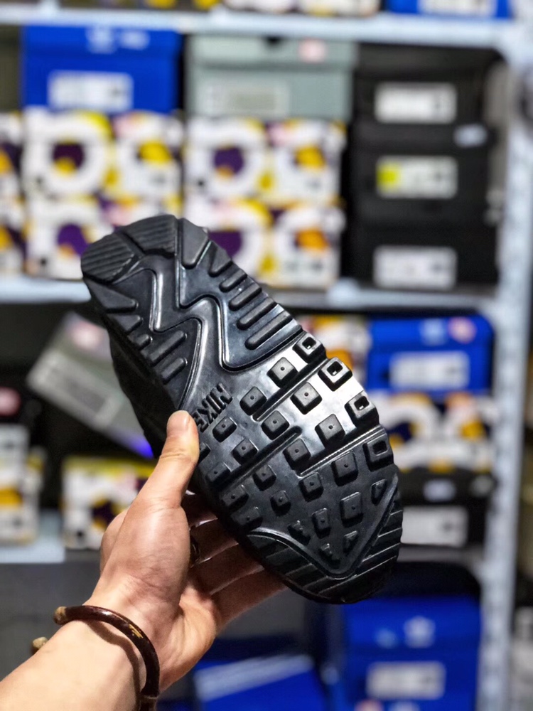 150 支持放店 本地取 <br />公司级真标半码真气垫头层材料 Nike Air Max90 Essential 原盒原标 平台代购指定版本 男鞋透气网面 气垫跑鞋。<br />40 40.5 41 42 42.5 43 44 44.5 45