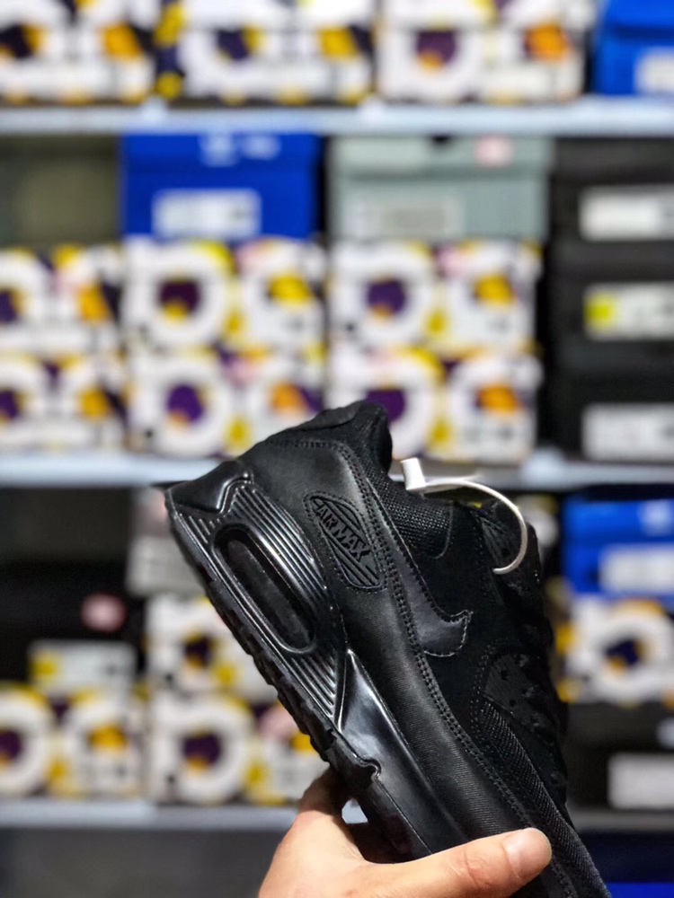 150 支持放店 本地取 <br />公司级真标半码真气垫头层材料 Nike Air Max90 Essential 原盒原标 平台代购指定版本 男鞋透气网面 气垫跑鞋。<br />40 40.5 41 42 42.5 43 44 44.5 45