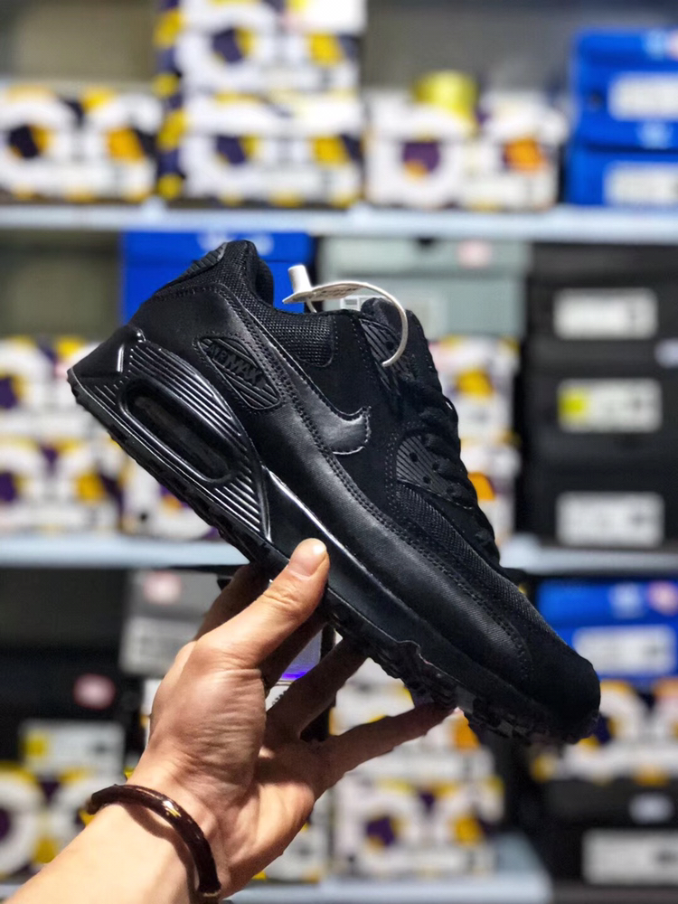 150 支持放店 本地取 <br />公司级真标半码真气垫头层材料 Nike Air Max90 Essential 原盒原标 平台代购指定版本 男鞋透气网面 气垫跑鞋。<br />40 40.5 41 42 42.5 43 44 44.5 45