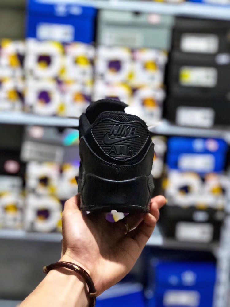 150 支持放店 本地取 <br />公司级真标半码真气垫头层材料 Nike Air Max90 Essential 原盒原标 平台代购指定版本 男鞋透气网面 气垫跑鞋。<br />40 40.5 41 42 42.5 43 44 44.5 45