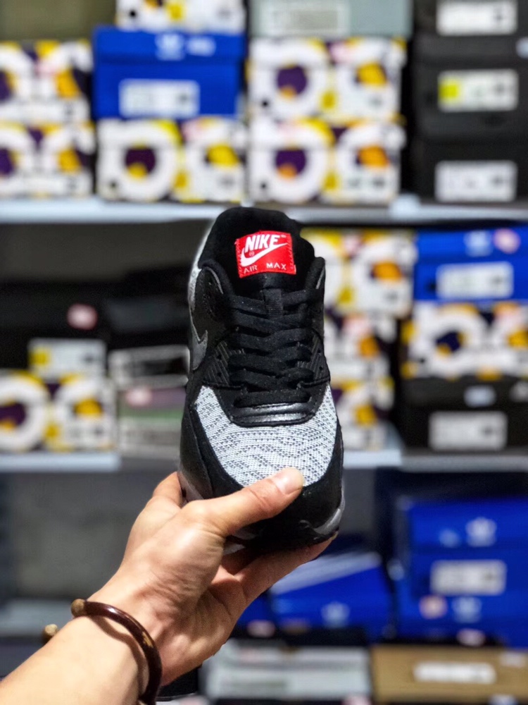 150 支持放店 本地取 <br />公司级真标半码真气垫头层材料 Nike Air Max90 Essential 原盒原标 平台代购指定版本 男鞋透气网面 气垫跑鞋。<br />40 40.5 41 42 42.5 43 44 44.5 45