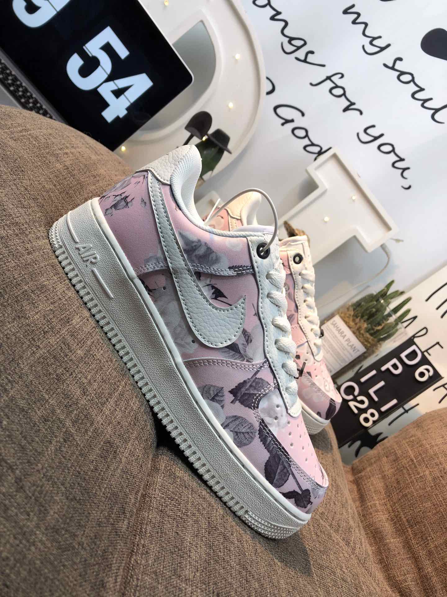 120  公司级 Nike Air Force 1 AF1 白灰花卉女子低帮空军一号板鞋 36 36.5 37.5 38 38.5 39 40