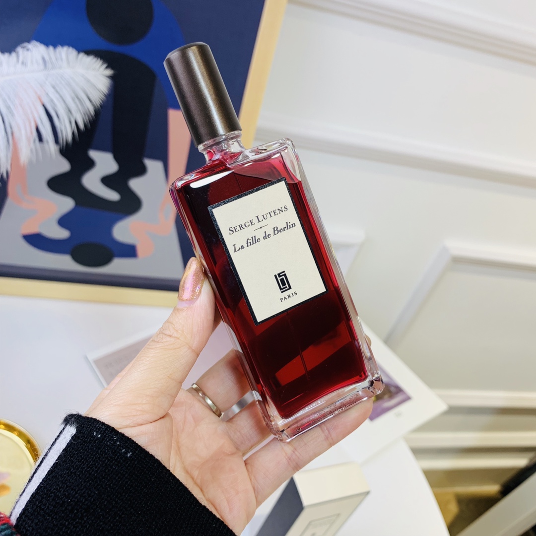 Serge Lutens La Fille de Berlin Eau de Parfum - Floral and Spicy Scent