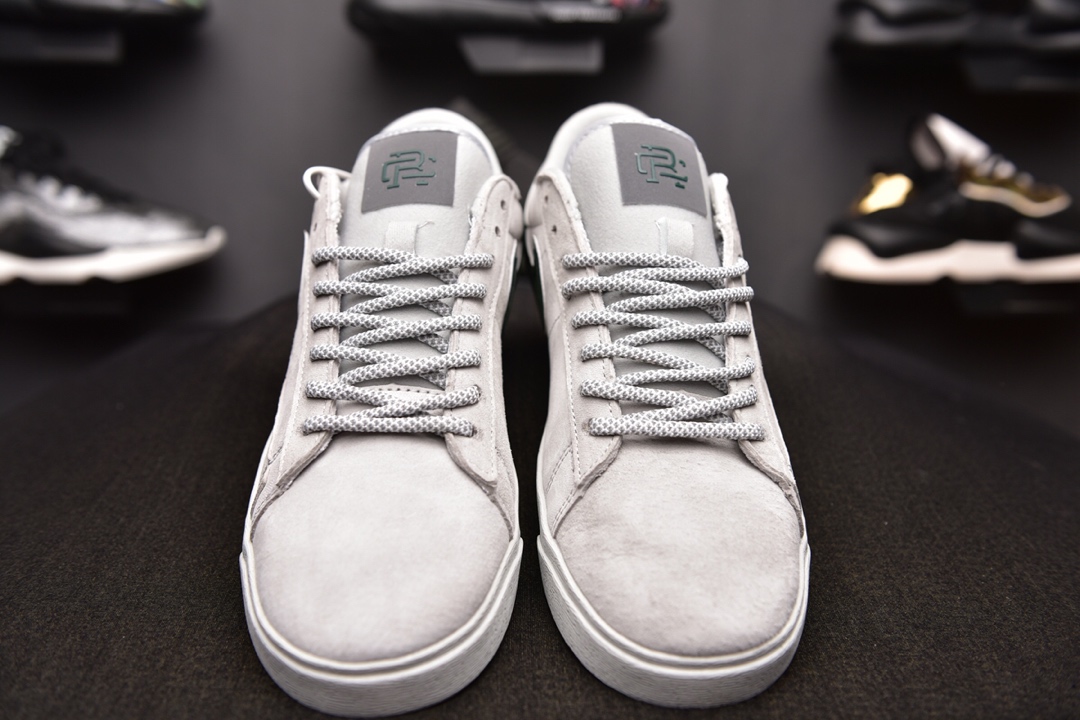 160爆款颜色<br />Nike Blazer SB  x Reigning Champ 卫冕冠军 <br />后跟皮革稳定出印有 Reigning Champ 的品牌 3M反光融入，表明自己联名鞋款的身份！ <br />官方货号:454471 900  <br />SIZE：36-44