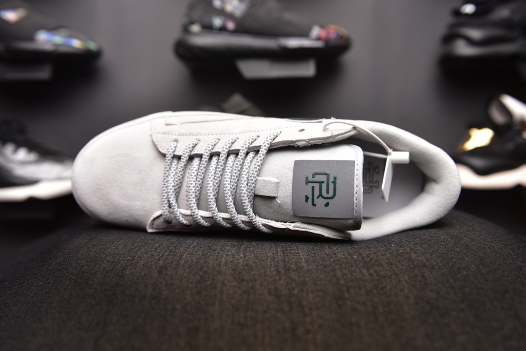 160爆款颜色<br />Nike Blazer SB  x Reigning Champ 卫冕冠军 <br />后跟皮革稳定出印有 Reigning Champ 的品牌 3M反光融入，表明自己联名鞋款的身份！ <br />官方货号:454471 900  <br />SIZE：36-44