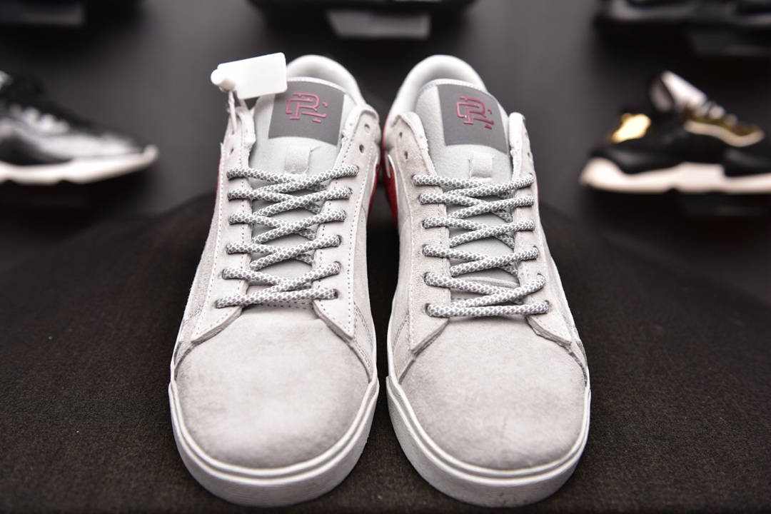 160爆款颜色<br />Nike Blazer SB  x Reigning Champ 卫冕冠军 <br />后跟皮革稳定出印有 Reigning Champ 的品牌 3M反光融入，表明自己联名鞋款的身份！ <br />官方货号:454471 900  <br />SIZE：36-44