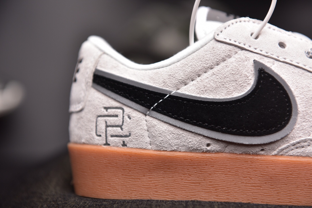 160爆款颜色<br />Nike Blazer SB  x Reigning Champ 卫冕冠军 <br />后跟皮革稳定出印有 Reigning Champ 的品牌 3M反光融入，表明自己联名鞋款的身份！ <br />官方货号:454471 900  <br />SIZE：36-44