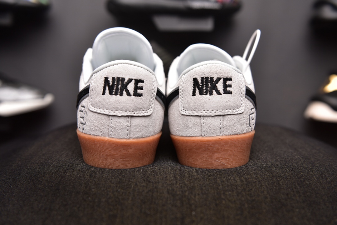 160爆款颜色<br />Nike Blazer SB  x Reigning Champ 卫冕冠军 <br />后跟皮革稳定出印有 Reigning Champ 的品牌 3M反光融入，表明自己联名鞋款的身份！ <br />官方货号:454471 900  <br />SIZE：36-44