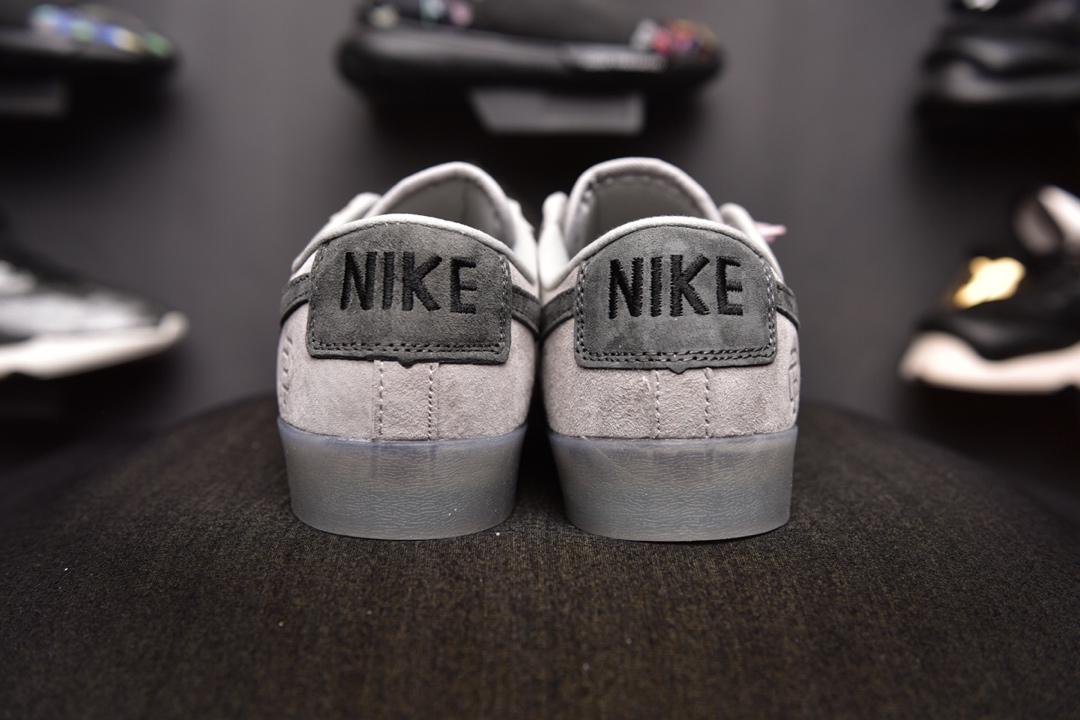 160爆款颜色<br />Nike Blazer SB  x Reigning Champ 卫冕冠军 <br />后跟皮革稳定出印有 Reigning Champ 的品牌 3M反光融入，表明自己联名鞋款的身份！ <br />官方货号:454471 900  <br />SIZE：36-44