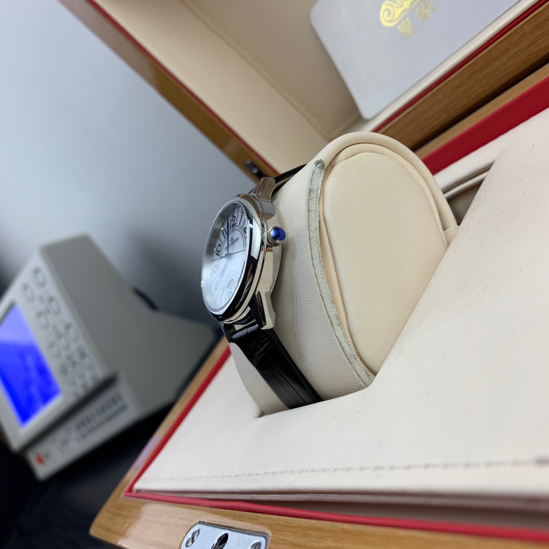 Cartier 皇家 积家约会女款腕表