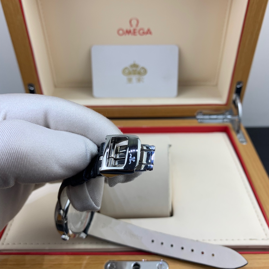 Cartier 皇家 积家约会女款腕表
