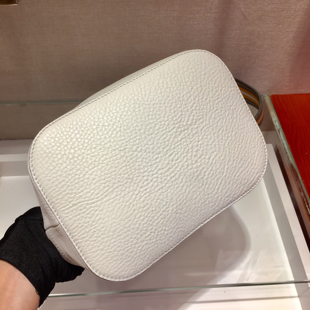 PRADA普拉达进口小牛皮鹿皮纹材质水桶包1BE018